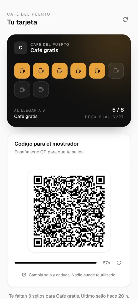 Tarjeta del cliente en el móvil con sellos y código QR